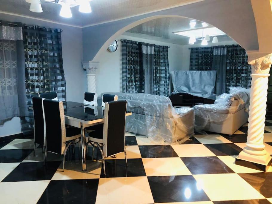 Well Presented Apartment With 2 Master Bedrooms. Freetown Dış mekan fotoğraf