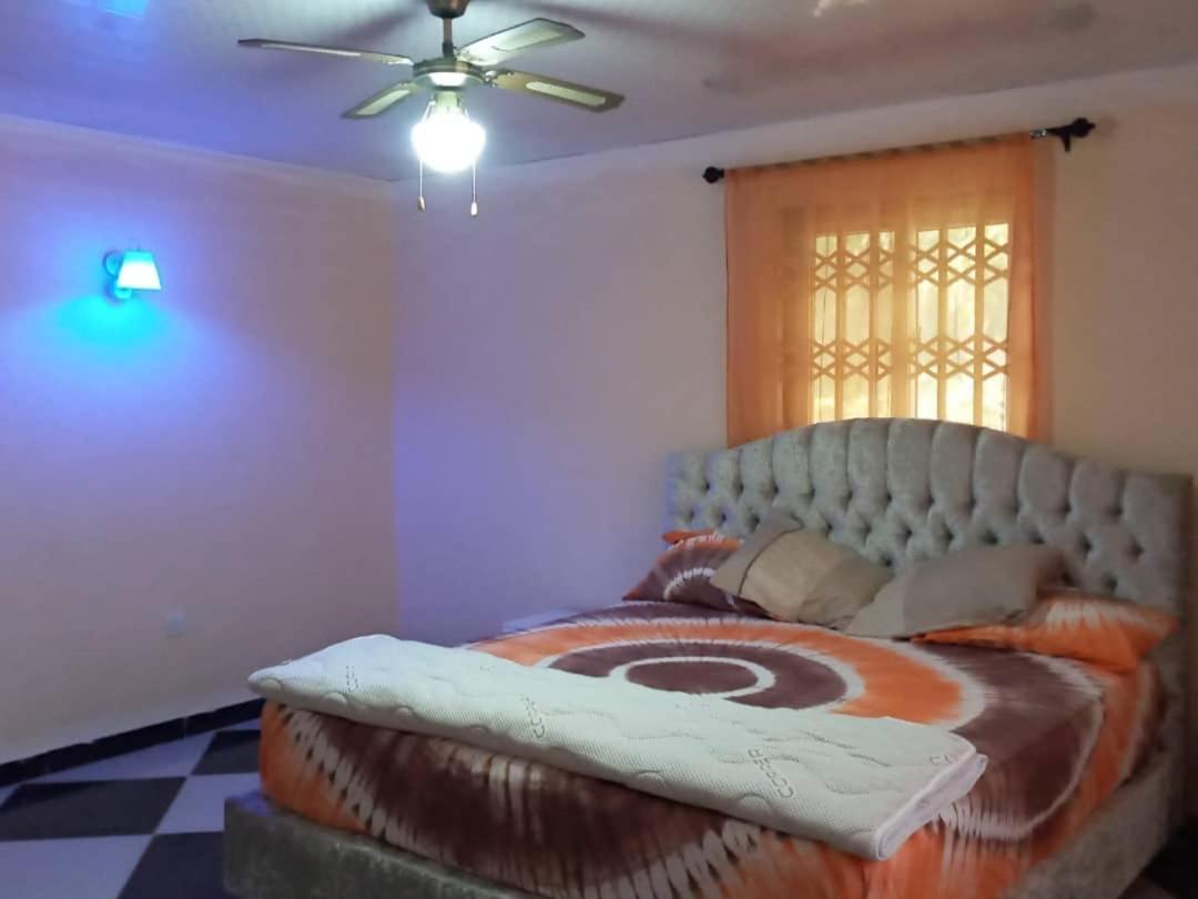 Well Presented Apartment With 2 Master Bedrooms. Freetown Dış mekan fotoğraf